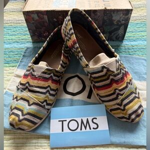 TOMS Chevron Stripe Classics